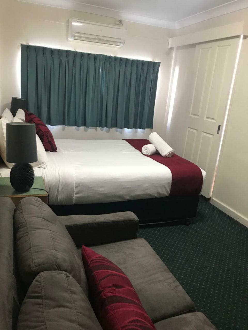 O'Shea'S Royal Hotel グンディウィンディ エクステリア 写真
